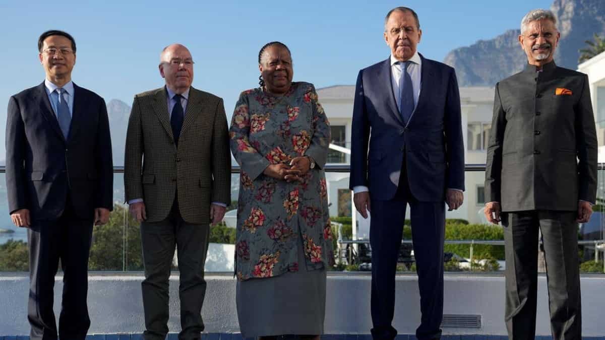 BRICS Alliance Challenges US Dollar Dominance and Hosts Putin in South Africa.