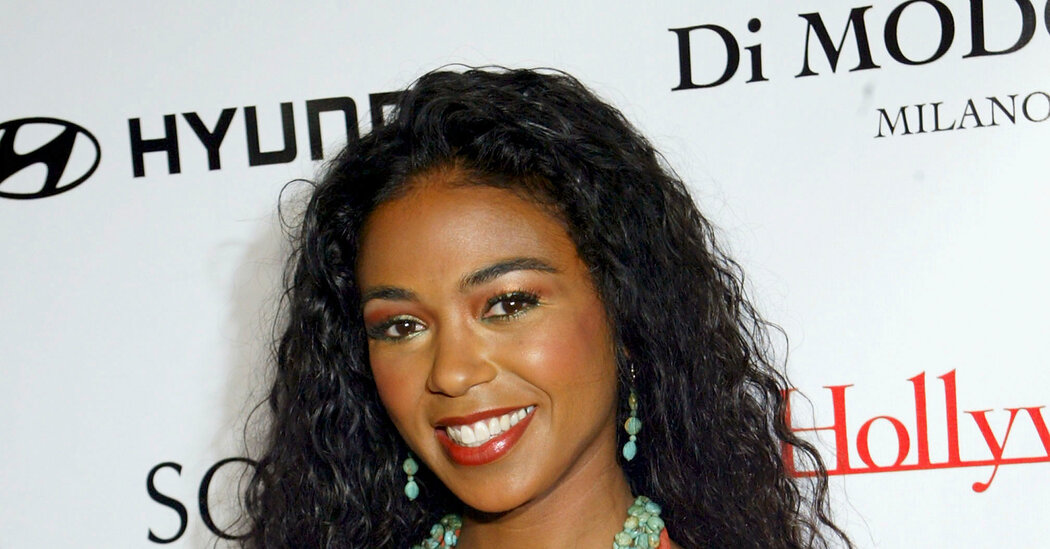 Featured image for Tributes Pour In for Ananda Lewis, MTV Star and Cancer Advocate, Who Passed Away at 52