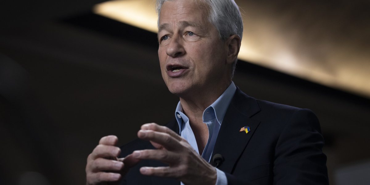 Jamie Dimon Urges Preparation for 7% Interest Rates Amid Economic Concerns