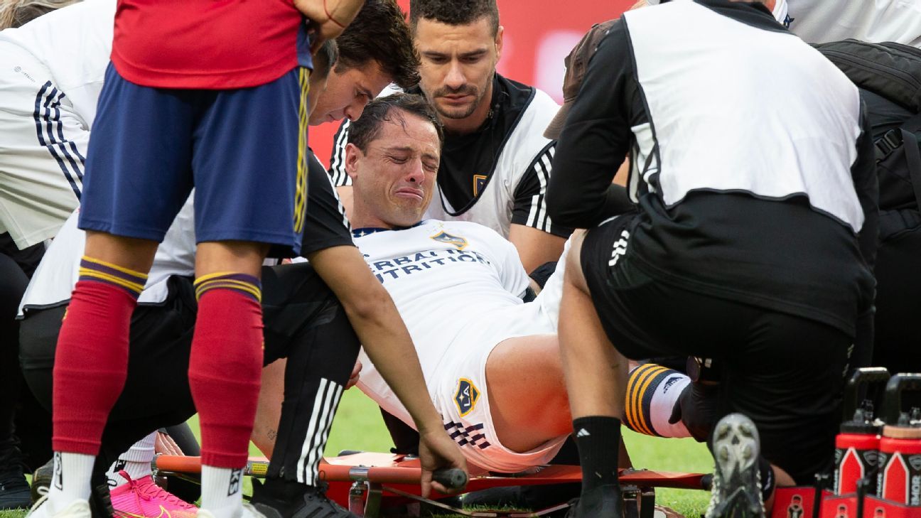 LA Galaxy's Chicharito out for season with torn ACL.