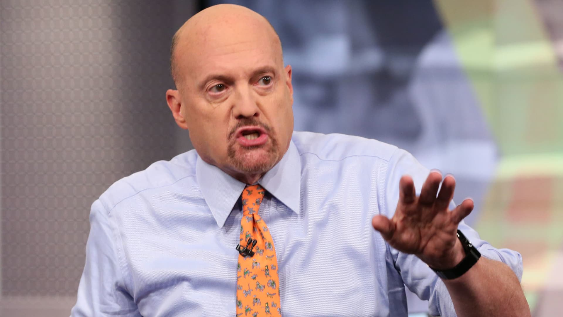 "Cramer's Insights: How Innovation and Self-Help Keep Stocks Resilient Against Bond Market"