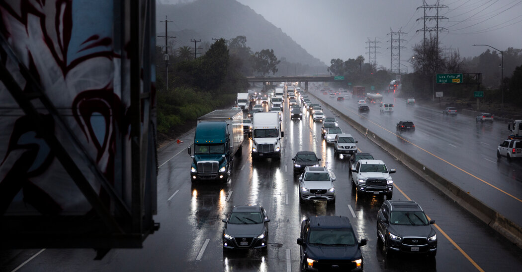 Thanksgiving Travel Disrupted by Winter Storm and Cold Snap