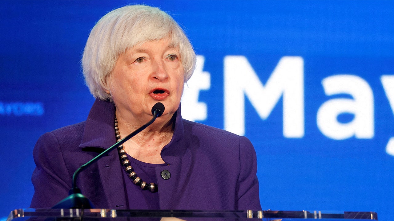 Yellen Warns of Government Shutdown Consequences, No Signs of Economic Downturn