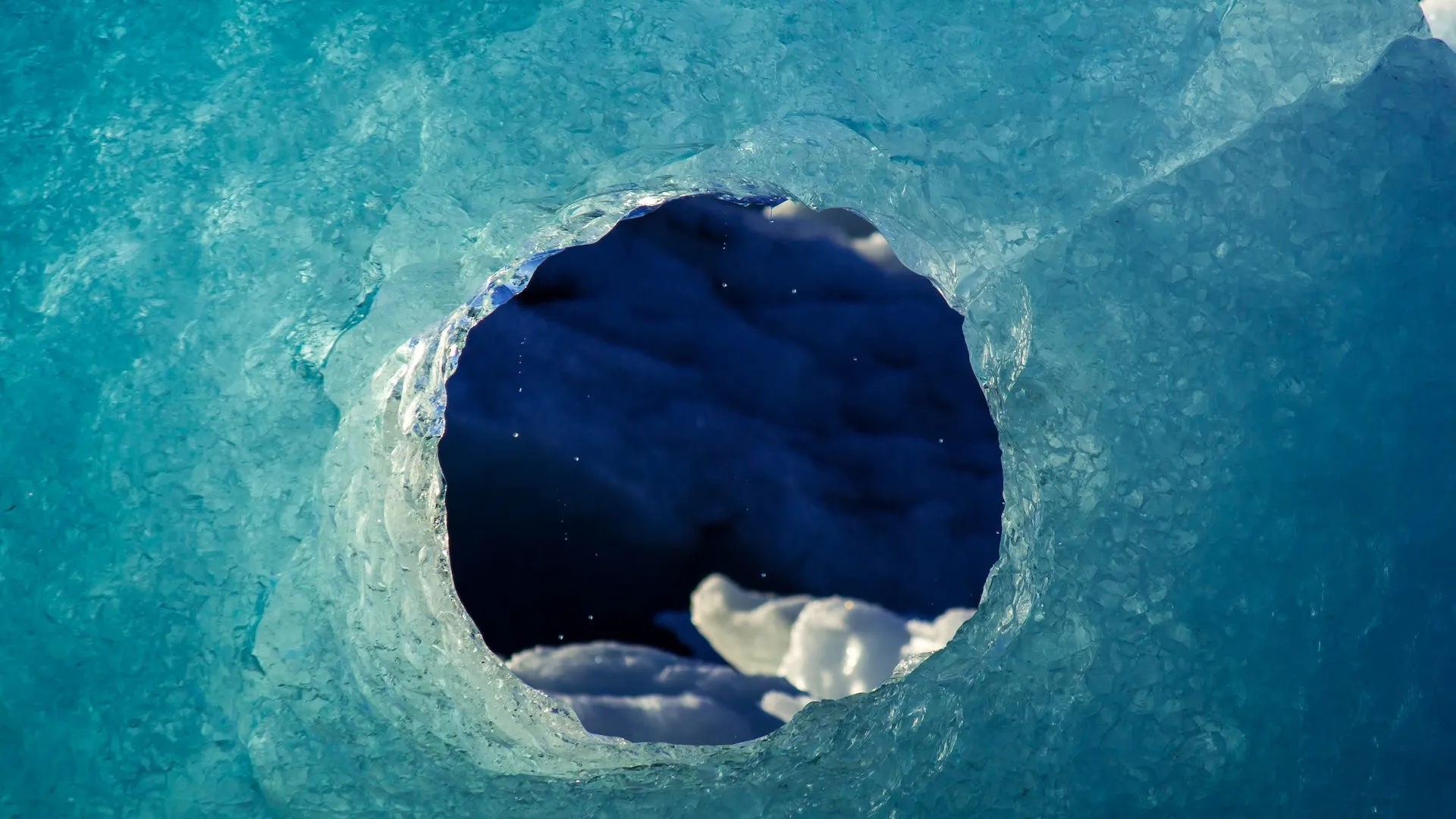 Featured image for Scientist Drowns in Glacier Ice Shaft Accident