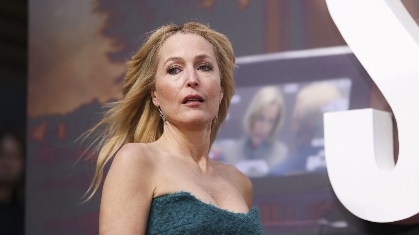 Featured image for "Gillian Anderson and Rufus Sewell's Netflix Drama 'Scoop': A Royal Media Disaster Unveiled"