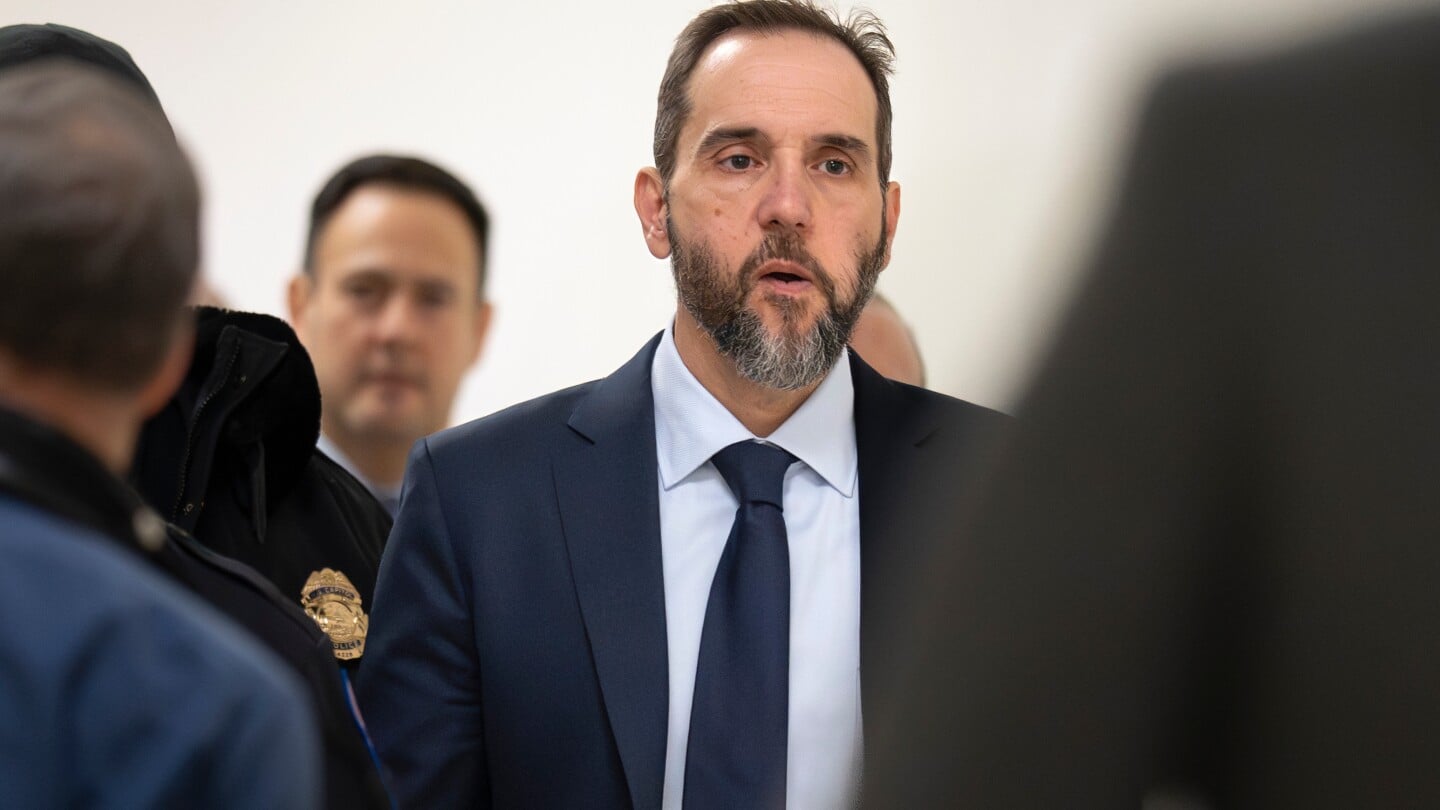 Featured image for Jack Smith asserts strong evidence against Trump in Congress