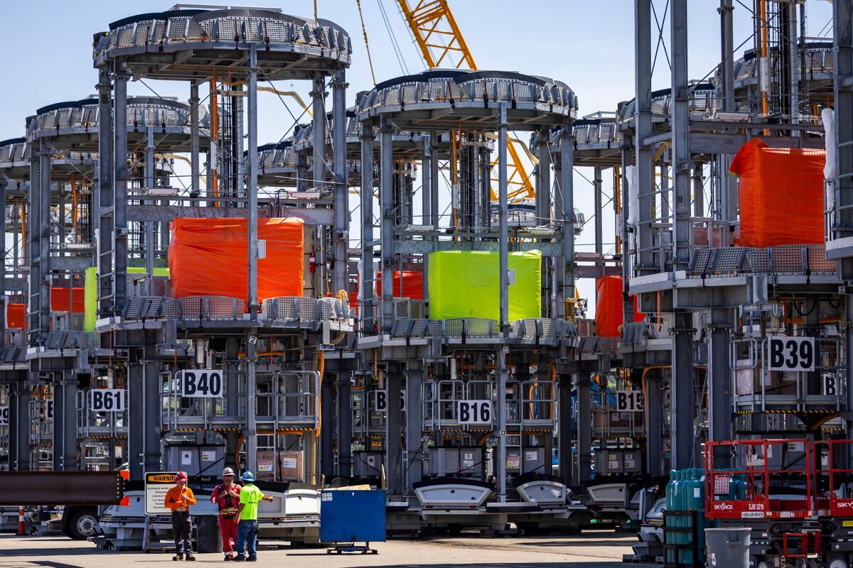 Featured image for Trump Administration Cuts Offshore Wind Funding Amidst Industry Concerns