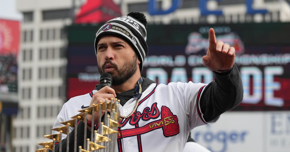 Featured image for Angels Secure Catcher Travis d'Arnaud with Two-Year, $12M Deal