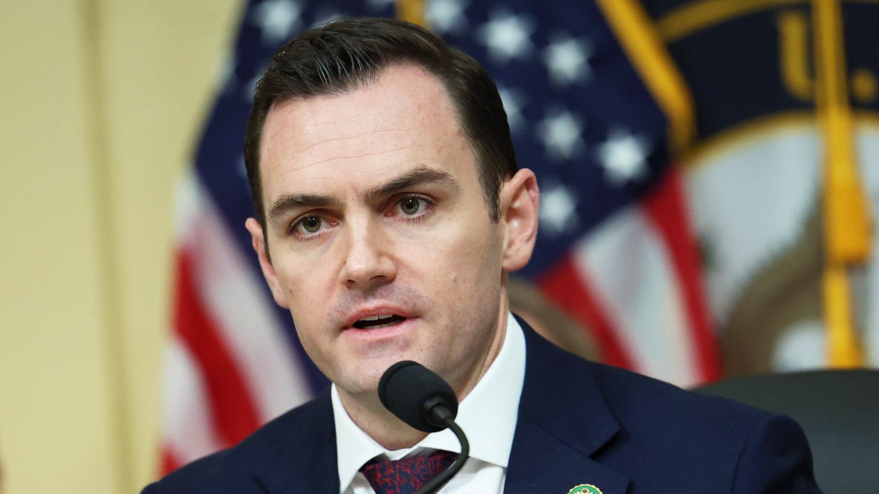 "Republican Rep. Mike Gallagher's Early Resignation Leaves House GOP Majority in Jeopardy"