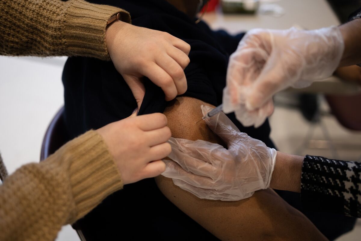 Featured image for mRNA COVID Vaccines May Enhance Cancer Treatment Outcomes