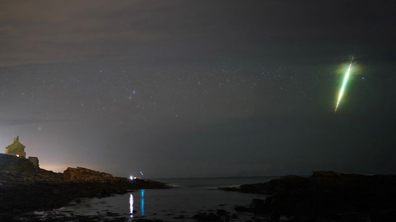 Featured image for October's Meteor Showers: Highlights and Viewing Tips