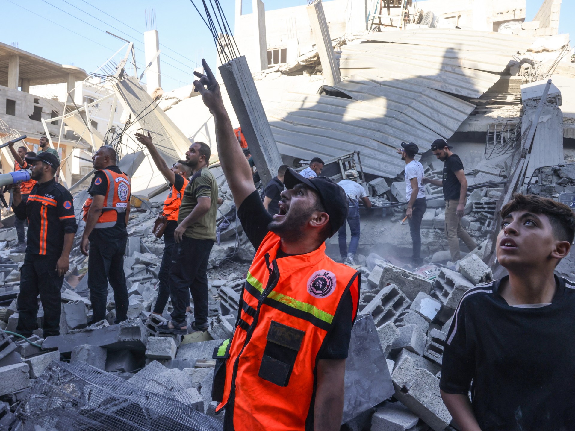 "Israel-Hamas War: Ground Incursions, Airstrikes, and Live Updates"