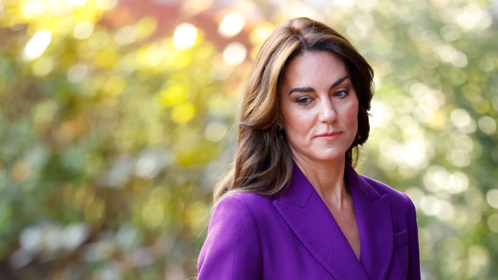 "Unveiling the Truth Behind Kate Middleton's Windsor Castle Departure Photo"