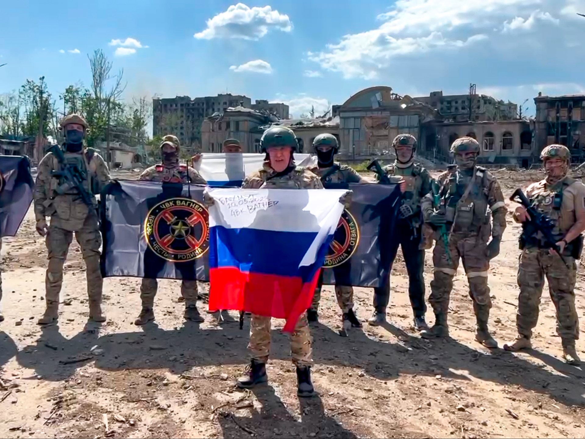 Official confirms Ukraine's presence in Bakhmut.