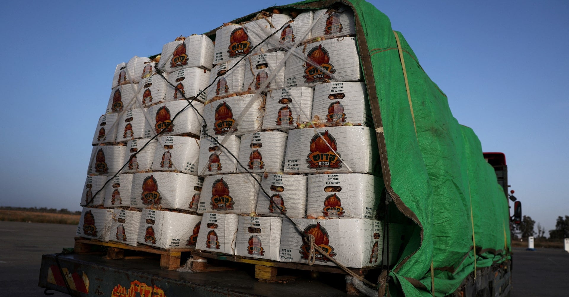 Featured image for Aid Trucks Begin Entering Gaza Amid Renewed Crossings