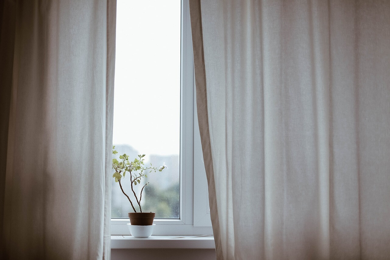 "Expert-Recommended Blackout Curtains for Optimal Light Blocking"