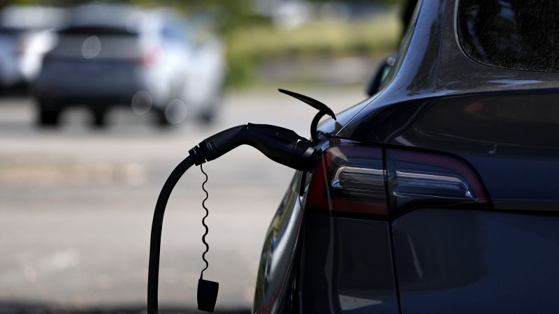 Featured image for End of $7,500 EV Tax Credit Sparks Rush to Buy Electric Vehicles