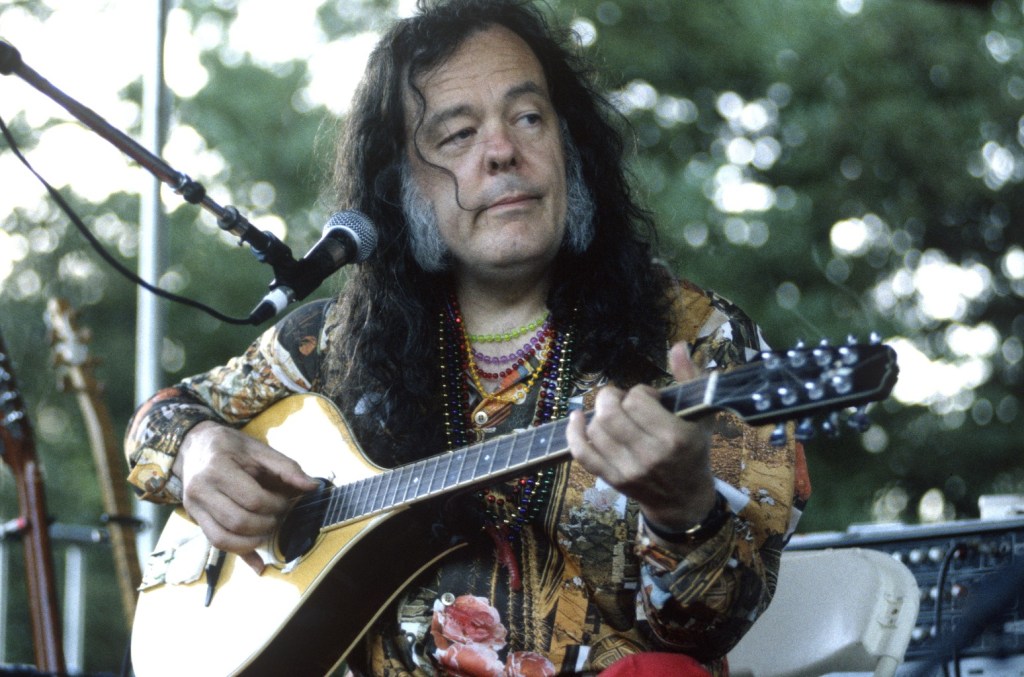Featured image for Jackson Browne Pays Tribute to David Lindley's Unmatched Musical Genius.