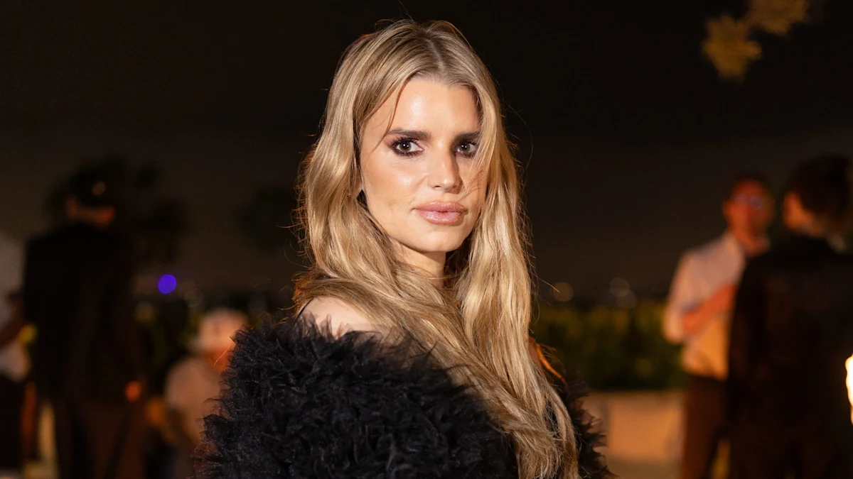 Featured image for Celebrity Transformations: Stunning Weight Loss Revealed