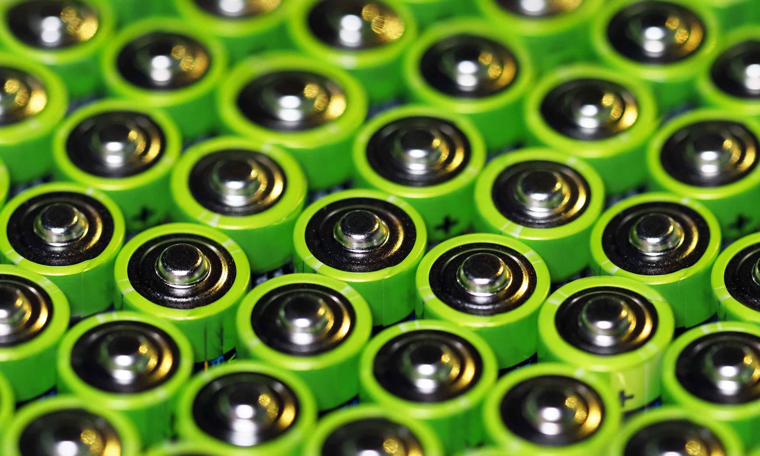Featured image for Scientists Develop Ultra-Long-Lasting Battery with 5,700-Year Lifespan