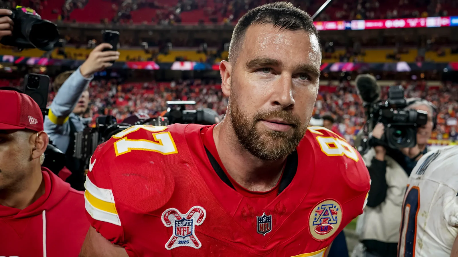 Chiefs lock Kelce to three-year extension worth up to $57.735M