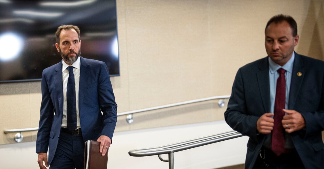 Featured image for "Appeals Court Urged to Dismiss Trump's Immunity Plea in Election Inquiry"