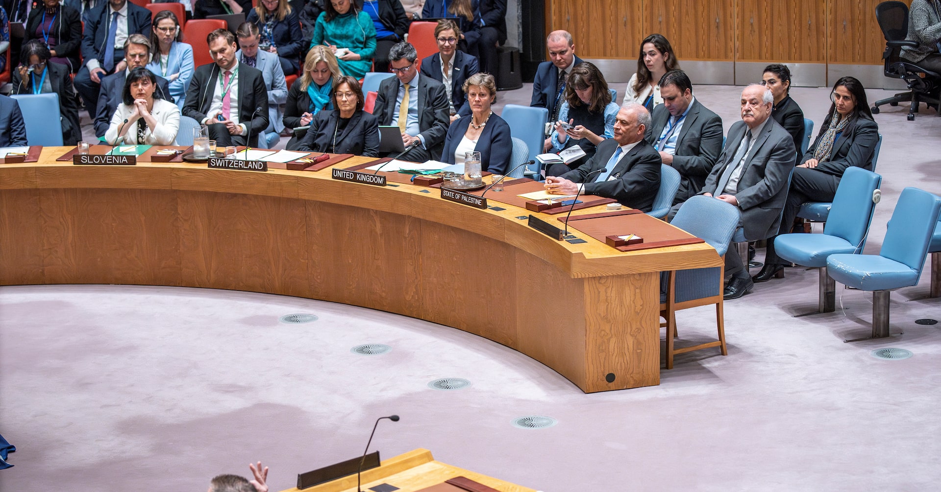 "US Blocks Palestinian Bid for Full UN Membership Amid Israel-Hamas Conflict"