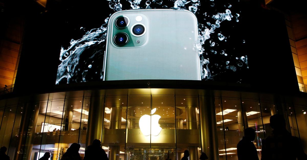 "Apple's iPhone Sales in China Plunge 30% in First Week of 2024"