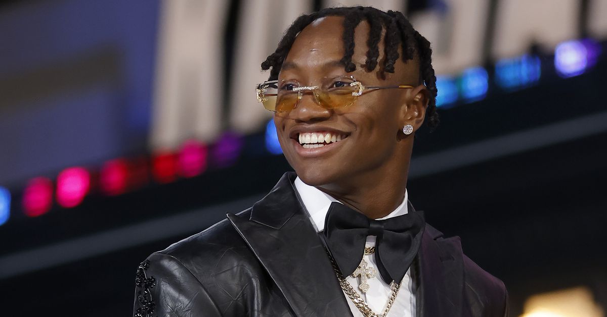 Ravens' 2023 draft pick Zay Flowers adds depth to WR position.