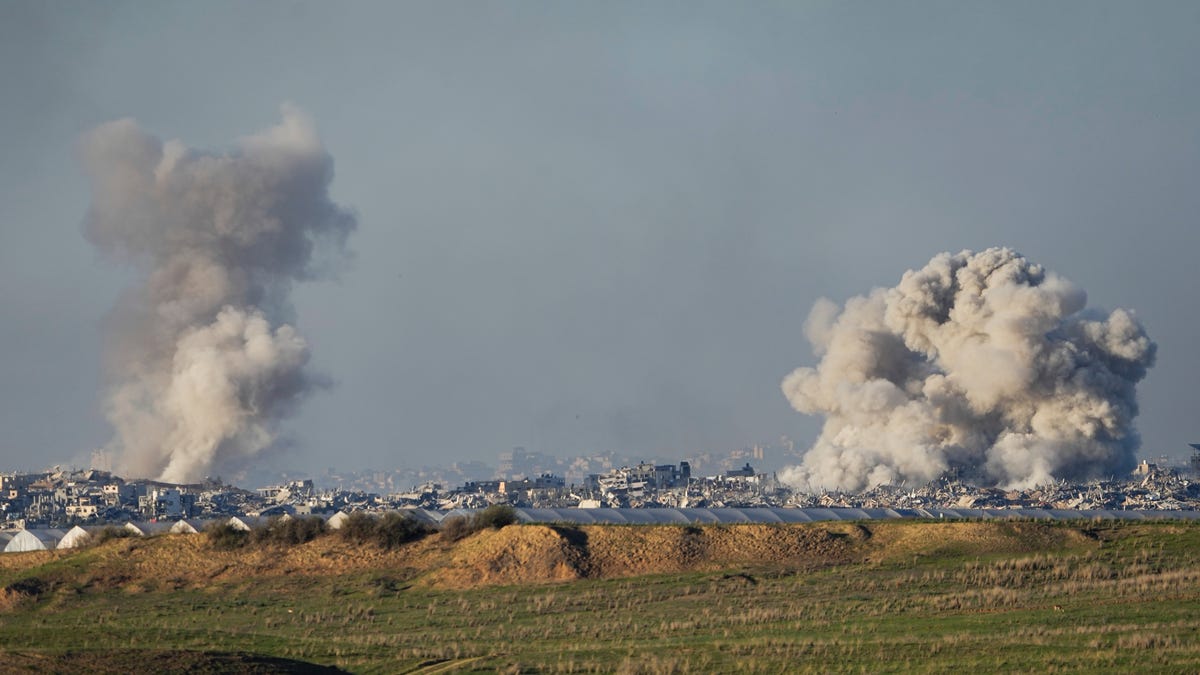 "Fatal Clash in Israel-Hamas War: Hostages Killed Despite White Flag"