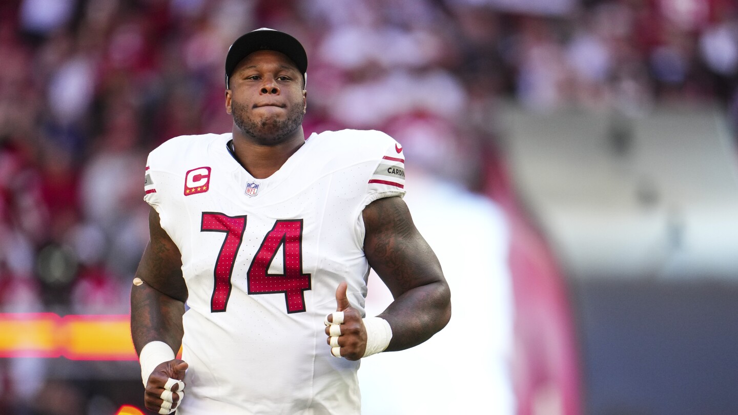 Featured image for Mahomes Anticipates D.J. Humphries as New Blindside Protector