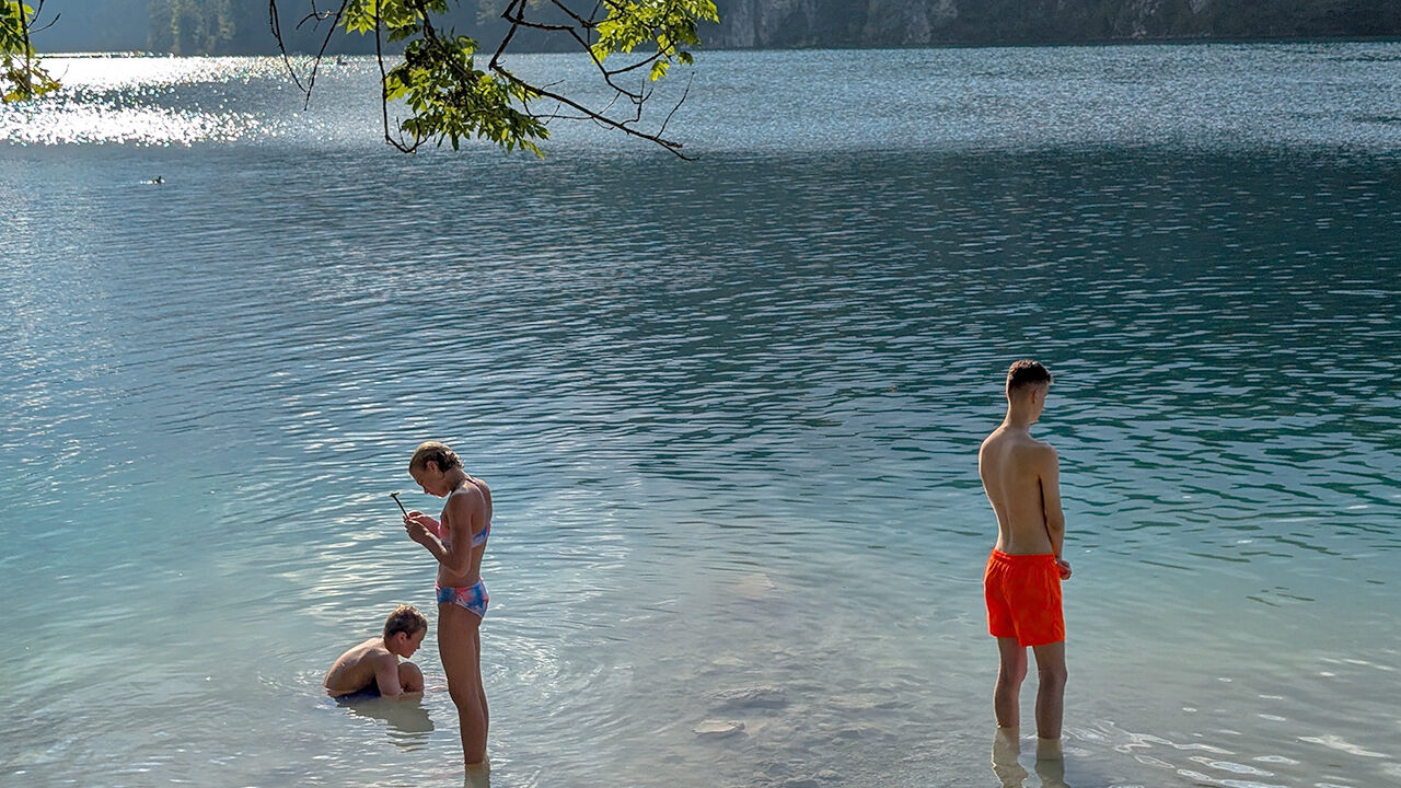 Featured image for Midlife Unhappiness Peak May Be Disappearing Globally