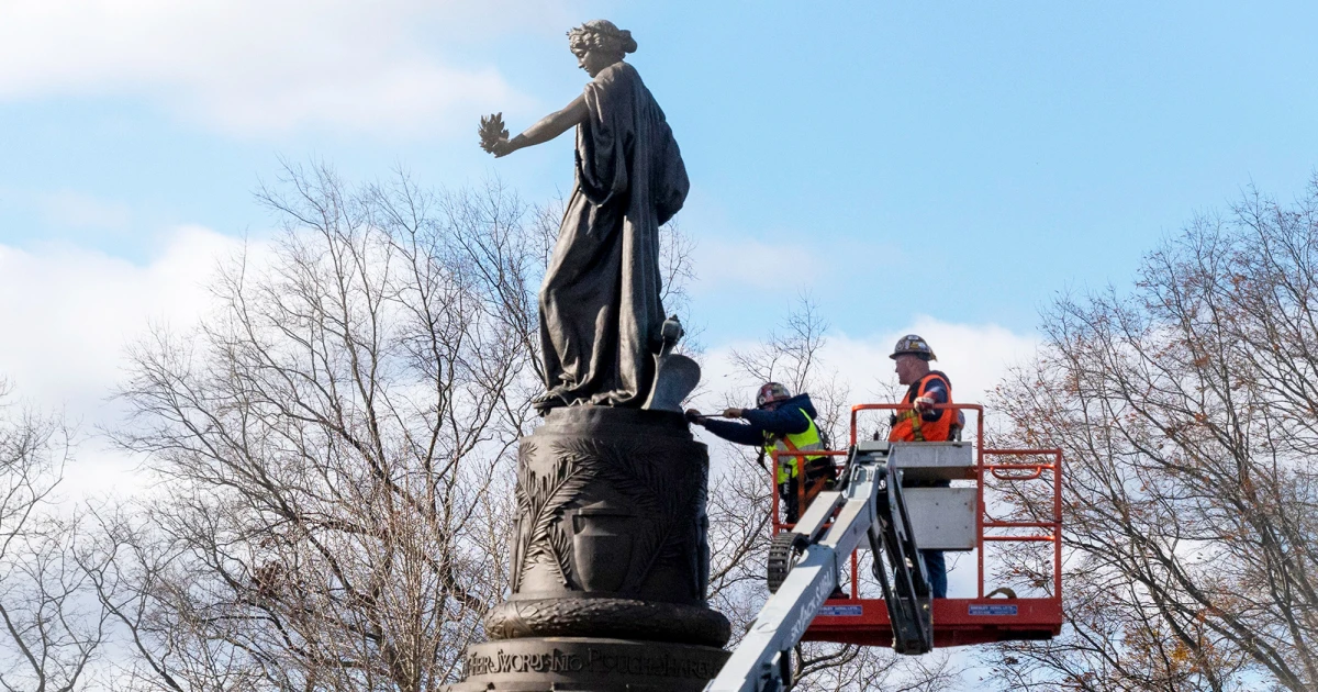 Featured image for Federal Judge Temporarily Blocks Removal of Confederate Memorial at Arlington Cemetery