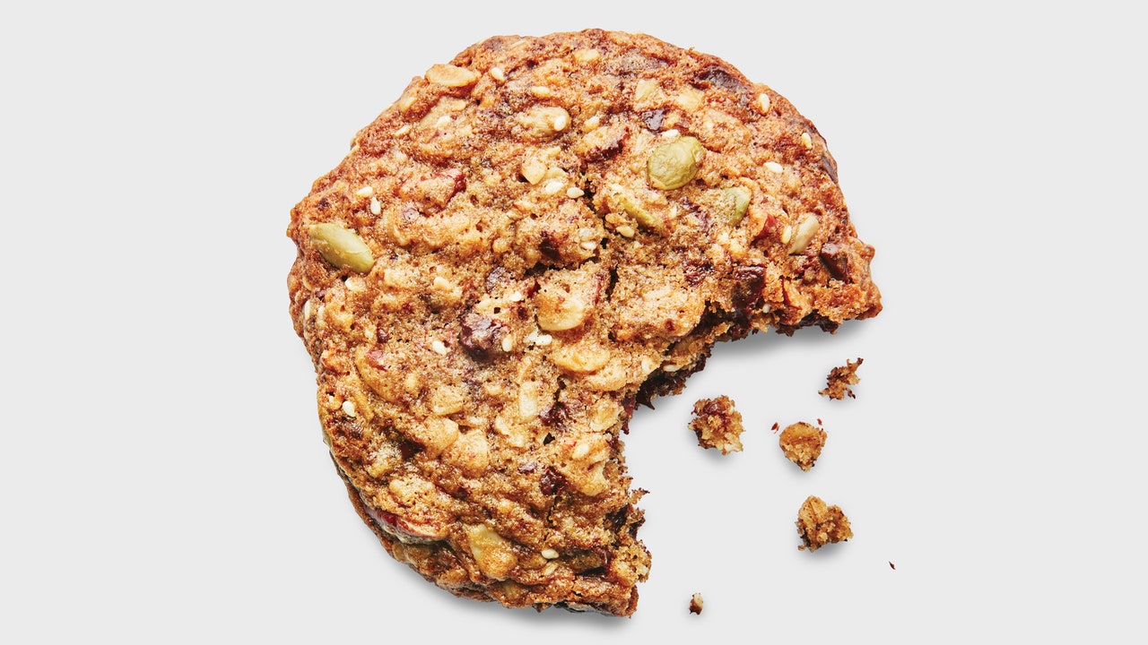 Irresistible Recipe: Chewy Oatmeal Chocolate Chip Cookies