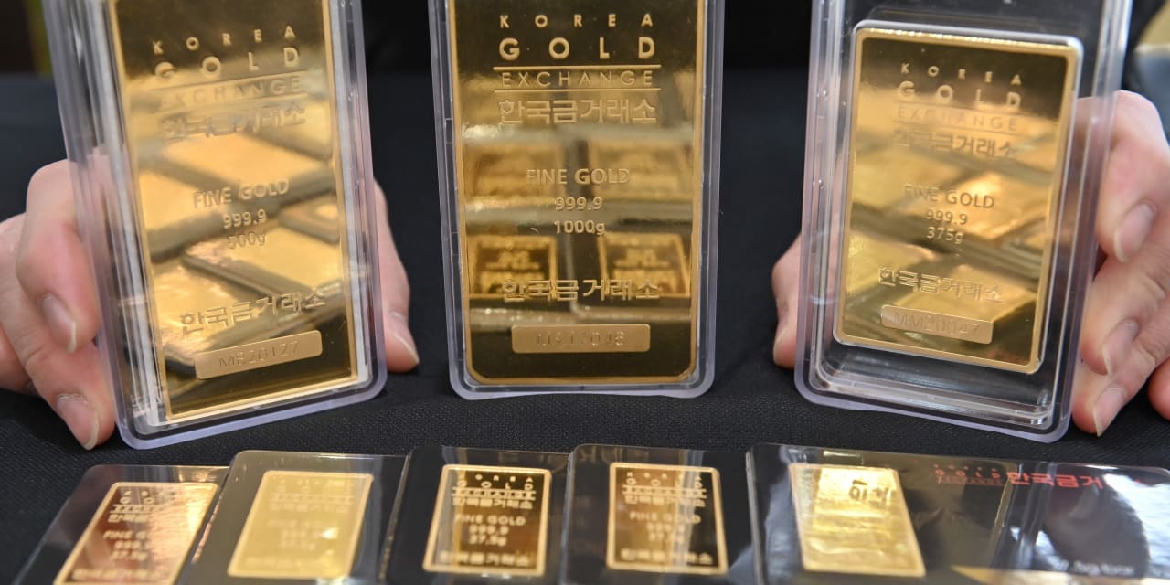 Gold Hits Record High Amidst Wall Street Rush and Geopolitical Tensions
