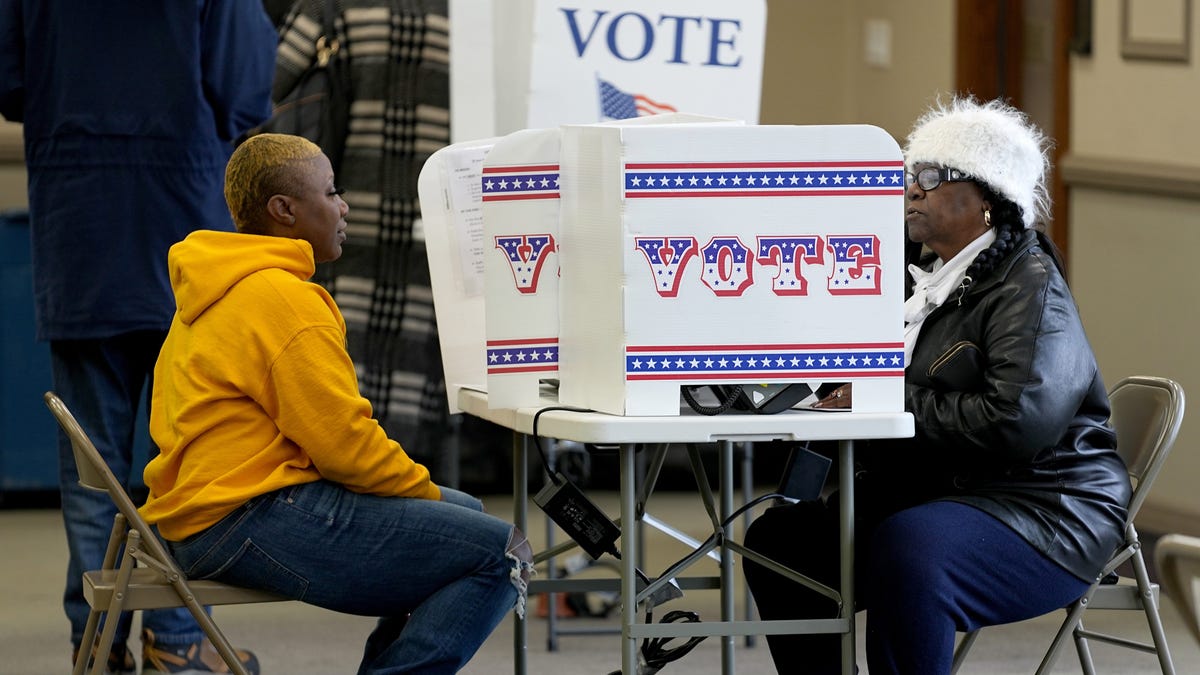 Featured image for "Wisconsin Voters Pass Measure Limiting Private Election Funding"