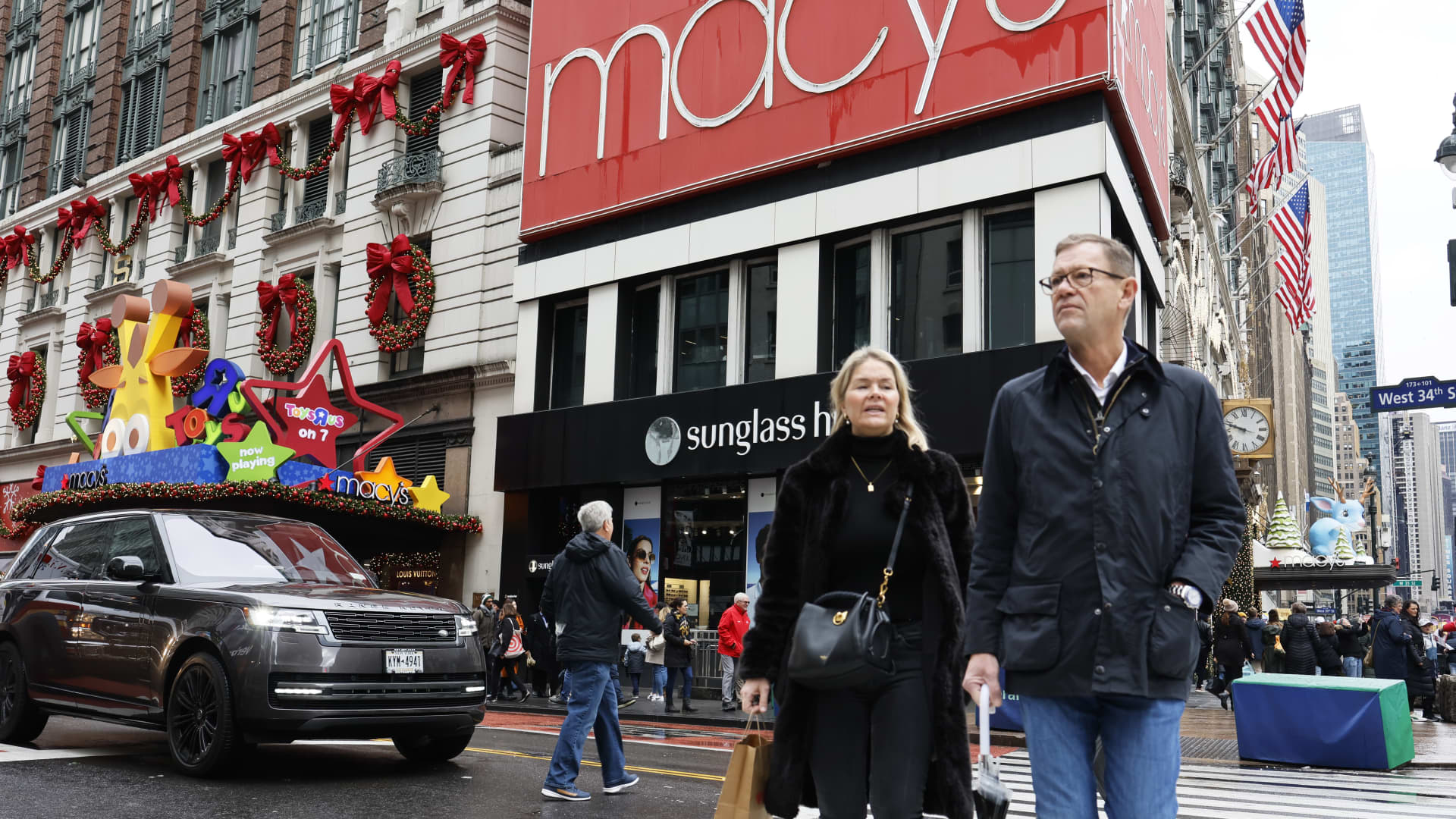 Featured image for Breaking the Cycle: How to Break Free from Living Paycheck to Paycheck