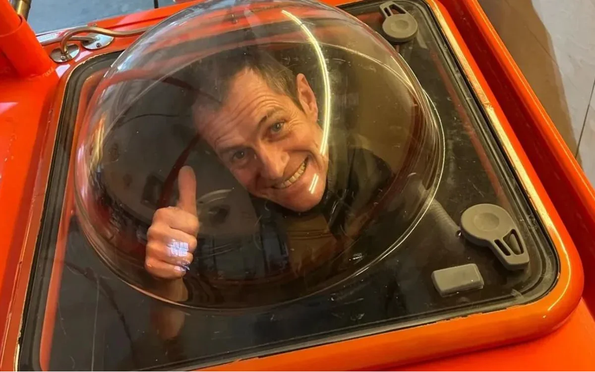 Crossing the Atlantic in a Three-Foot Microyacht: A Solar-Powered Ocean Stunt