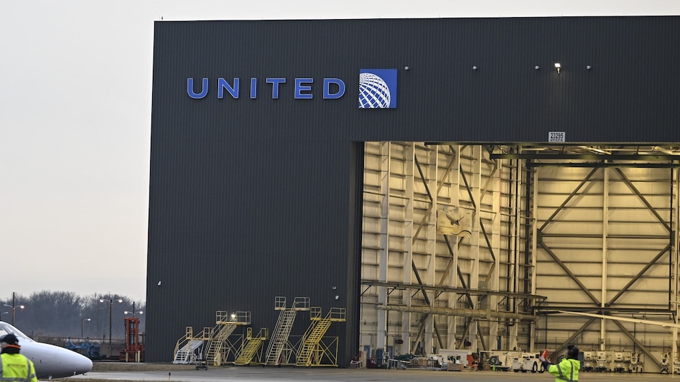 "Loose Bolts Found on United's 737 Max 9 Planes After Alaska Airlines Door Plug Incident"