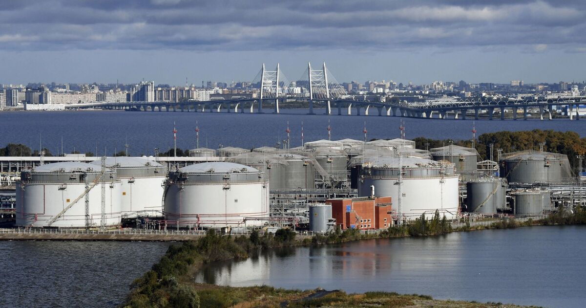 Featured image for Ukraine's Drone Attacks Exacerbate Russia's Oil Crisis