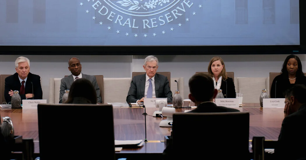 Fed's Rate and Bond Policy Uncertainty Amid Divided Outlook