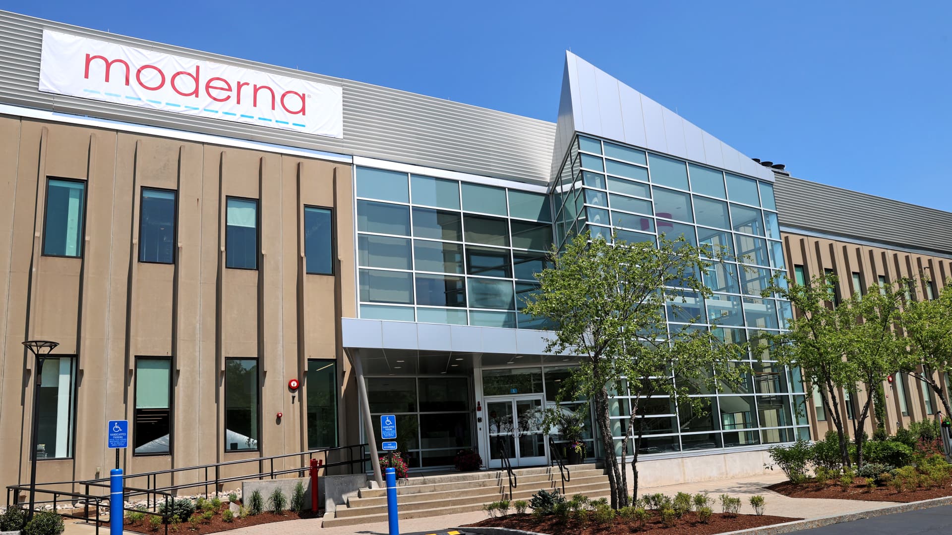 "Moderna and Merck's Combined Vaccine and Immunotherapy Show Promising Results in Melanoma Treatment"