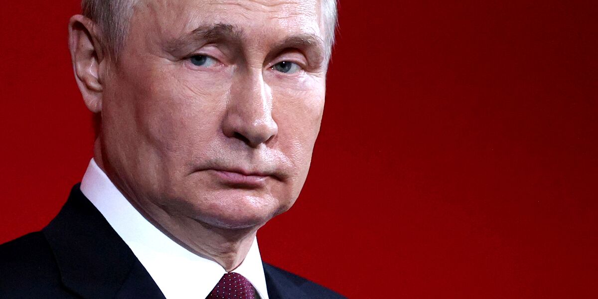 "Putin's Unyielding Path to Power: A Look at Russia's Political Landscape"