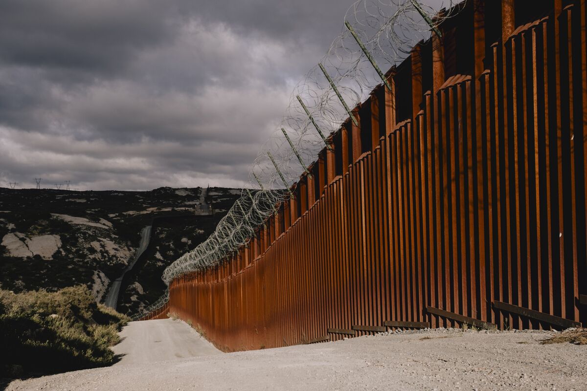 Featured image for U.S. Border Wall to Be Painted Black to Deter Climbing, Confirmed by Kristi Noem