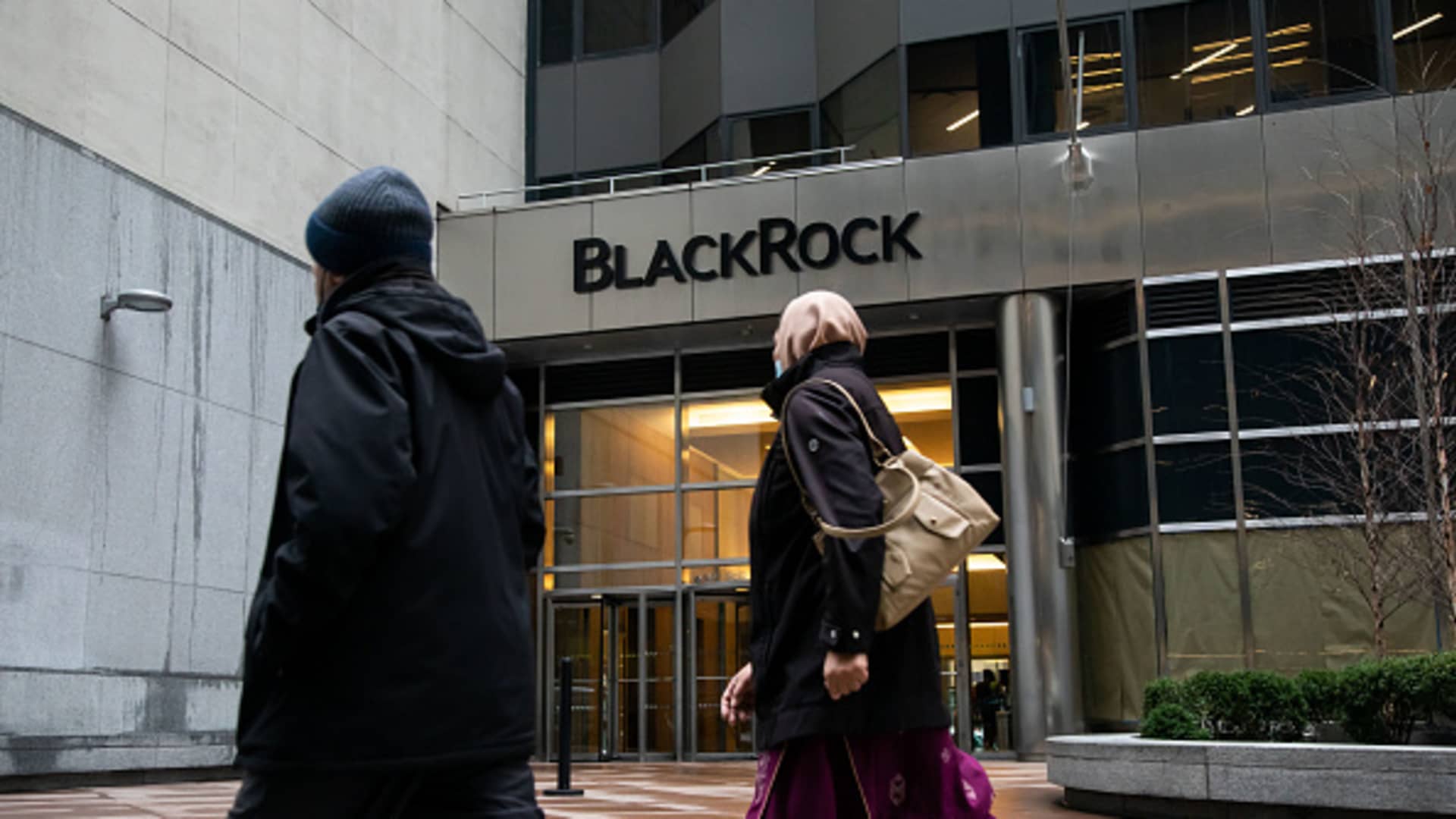 Credit Suisse's Future Uncertain Amid Takeover Talks with UBS and BlackRock
