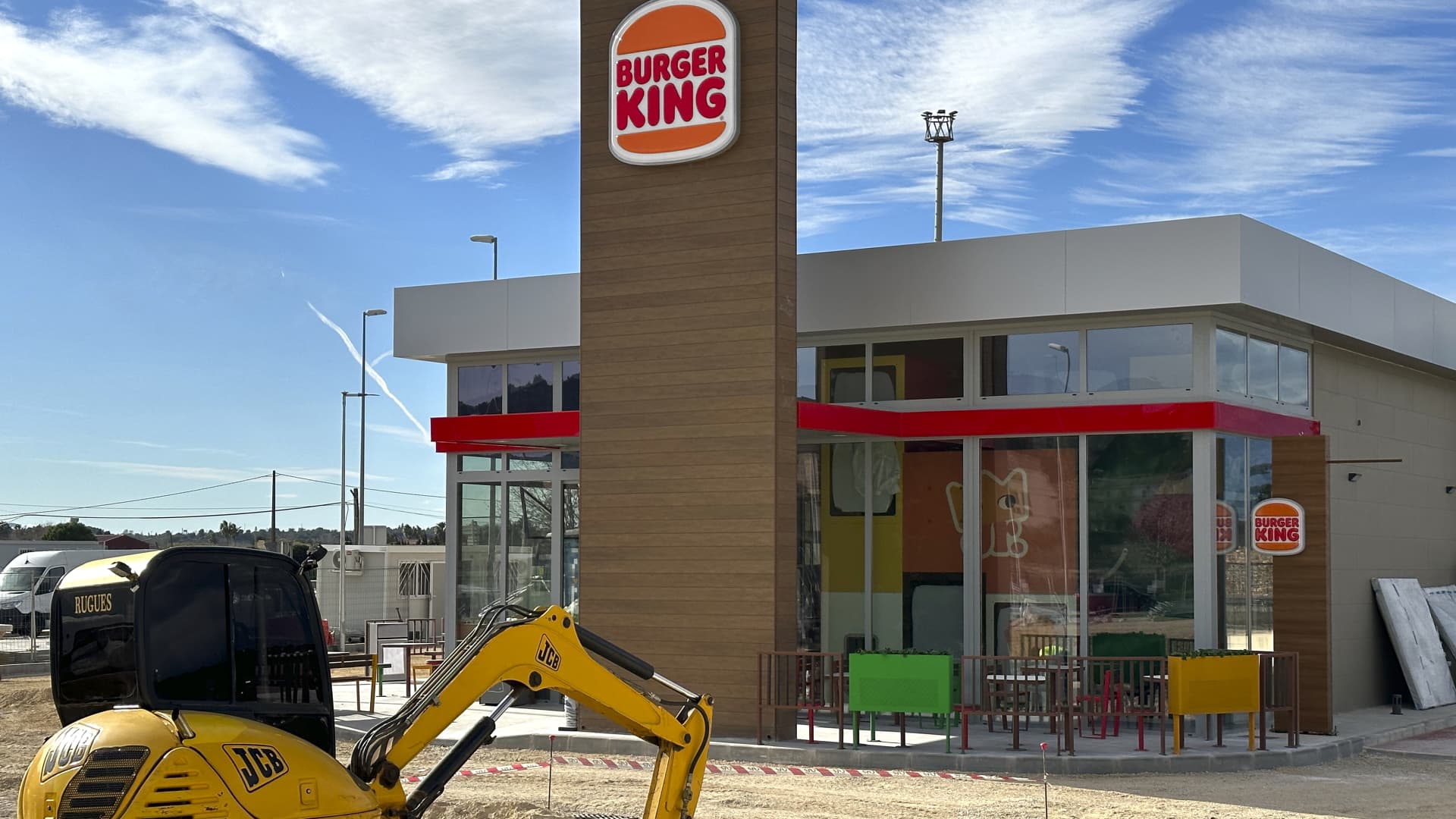 Featured image for Restaurant Brands Misses Q3 Revenue Targets Amid North America Slump