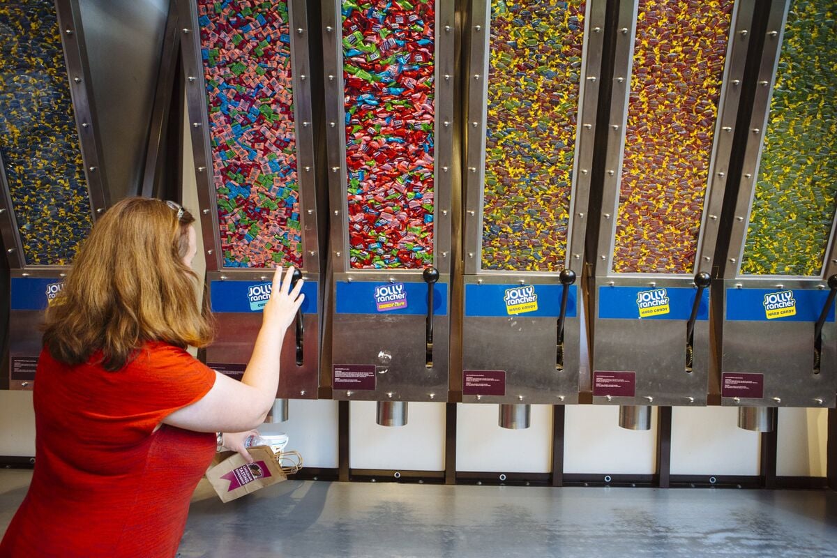 Featured image for Hershey's Rebuffs Mondelez's Low Offer Amid Merger Uncertainty