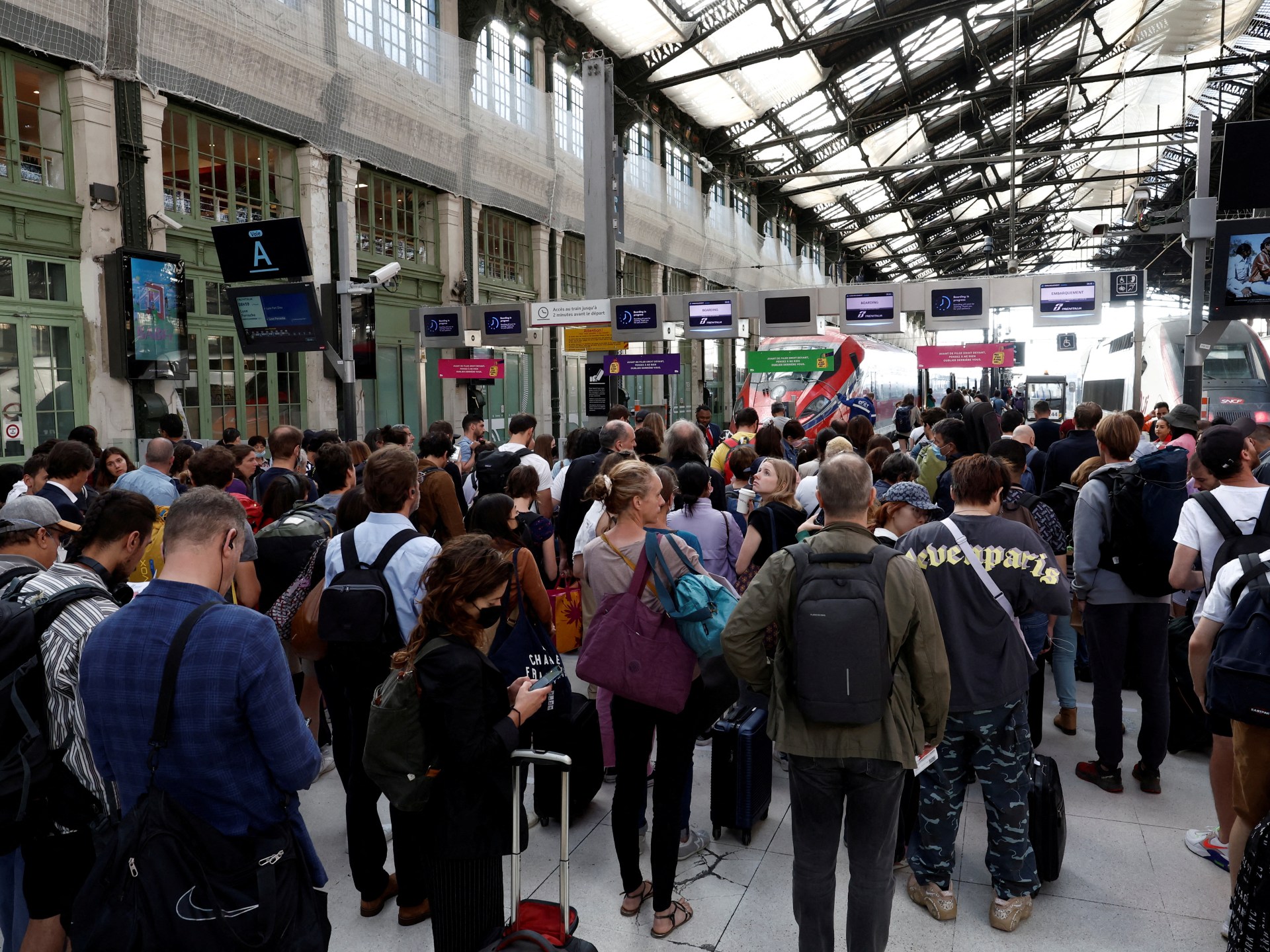 "Multiple Injuries in Knife and Hammer Attack at Paris Train Station"