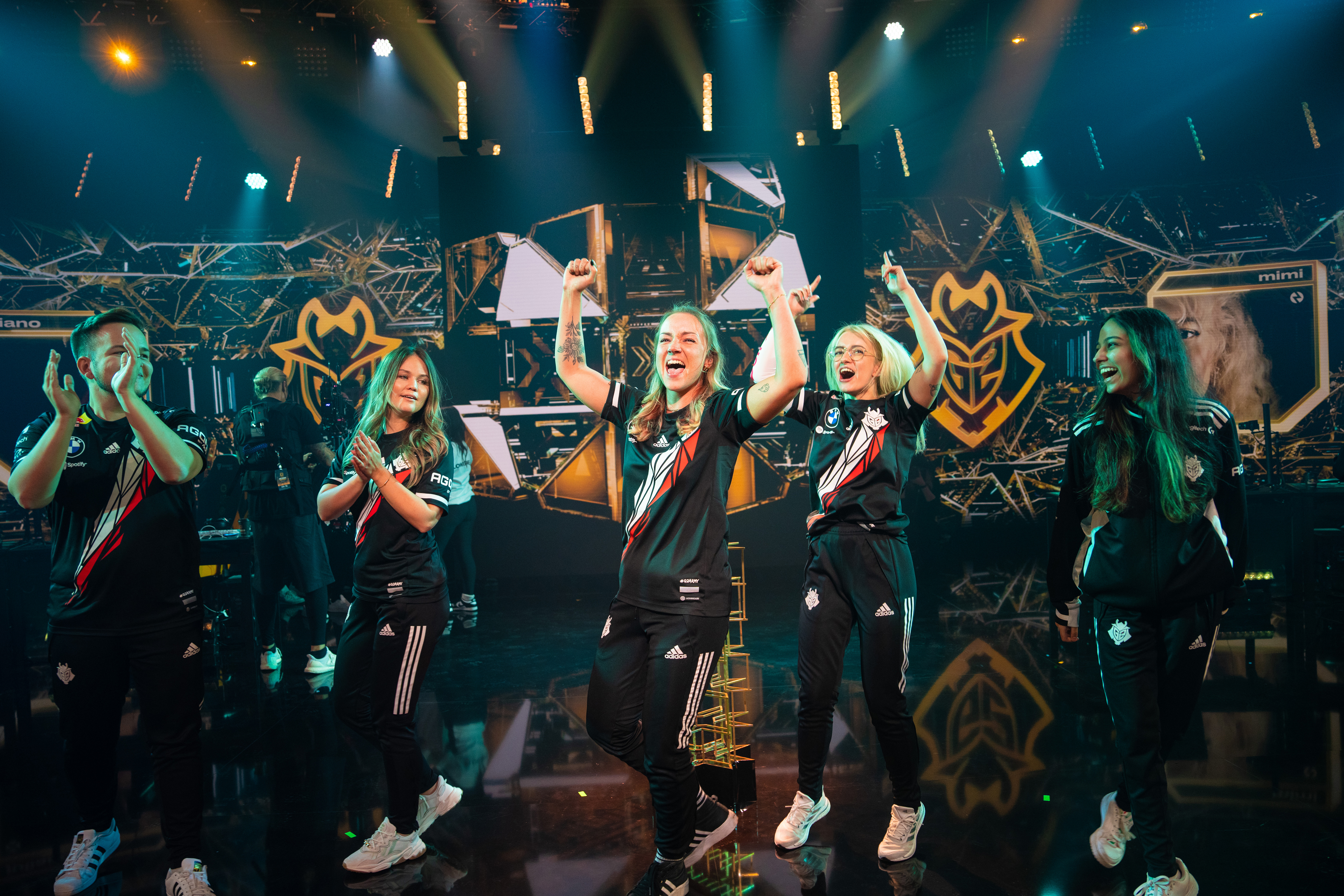 Valorant Embraces Esports with Team-Branded Skins.