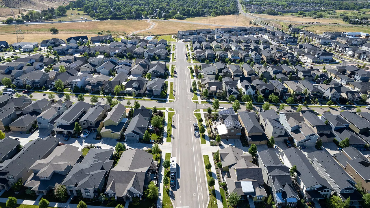 Mortgage rates decline amid slowing inflation and rising demand.